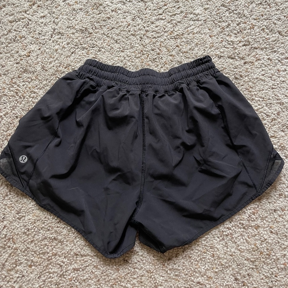Black lulu lemon hotty hot high-rise lined shorts. Size 6